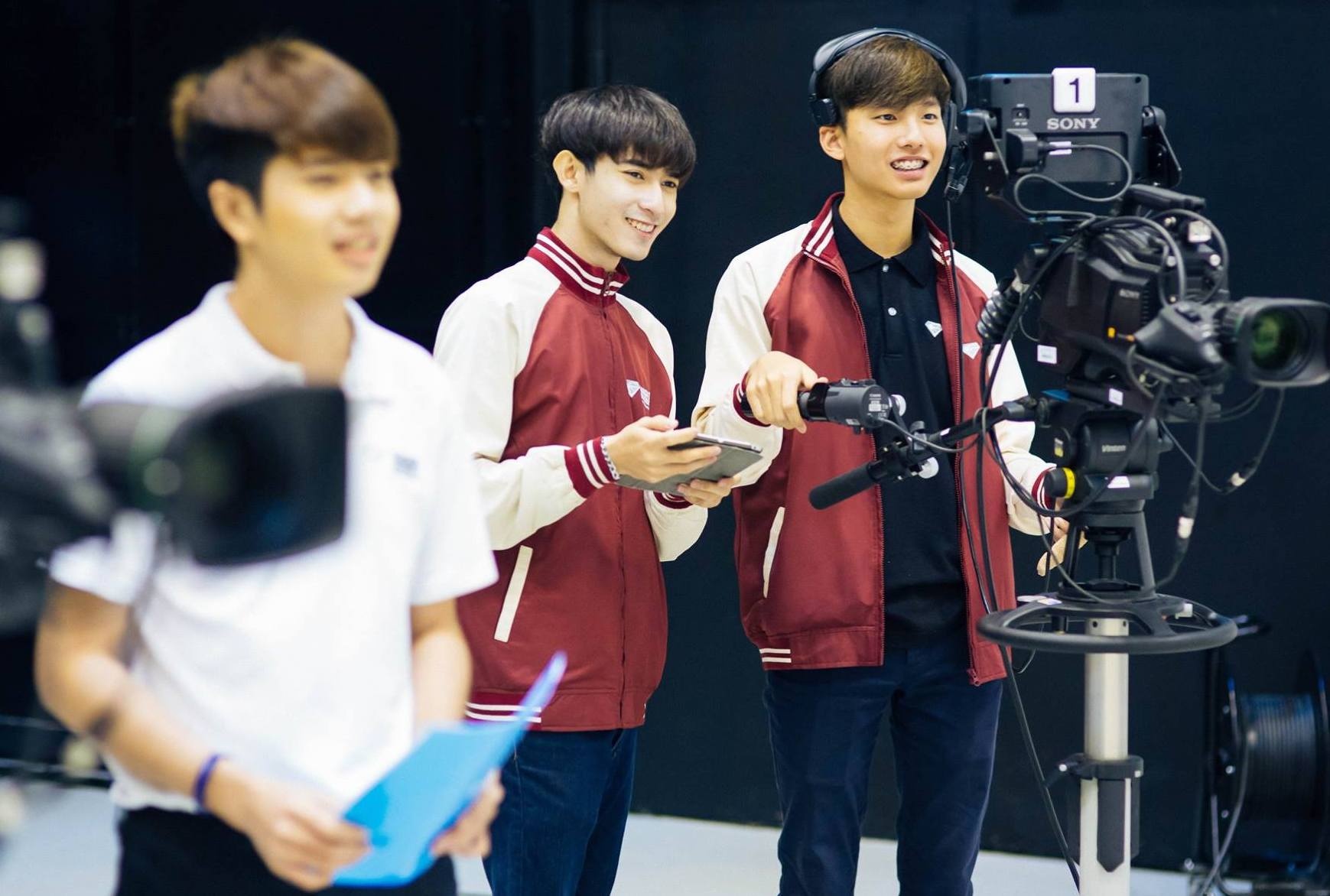 dong phuc sinh vien anh 10