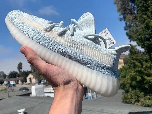 Yeezy Cloud White bi che kem sang tao, thu bay ban o Ha Noi va TP.HCM hinh anh