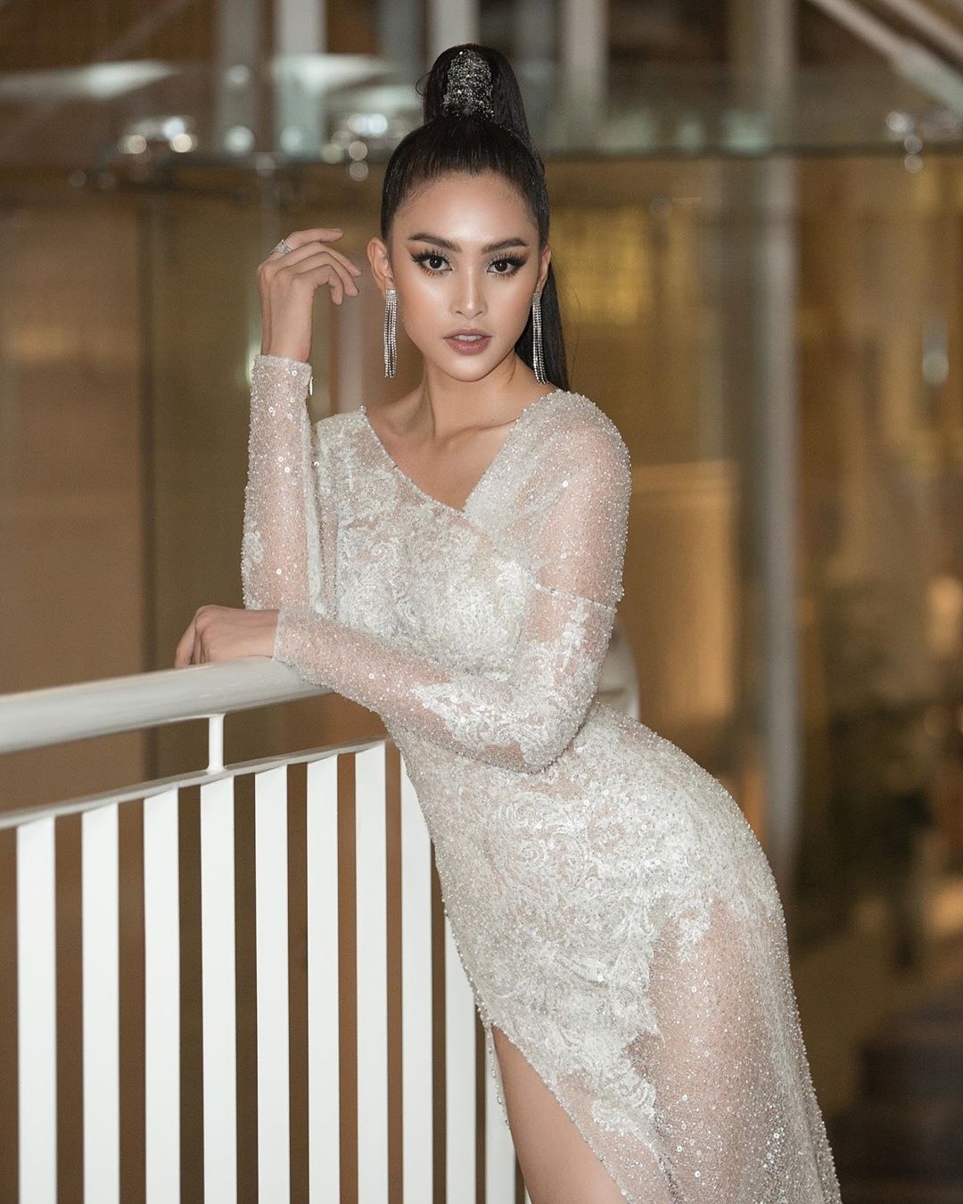 thoi trang hoa hau Tieu Vy sau 1 nam dang quang anh 12