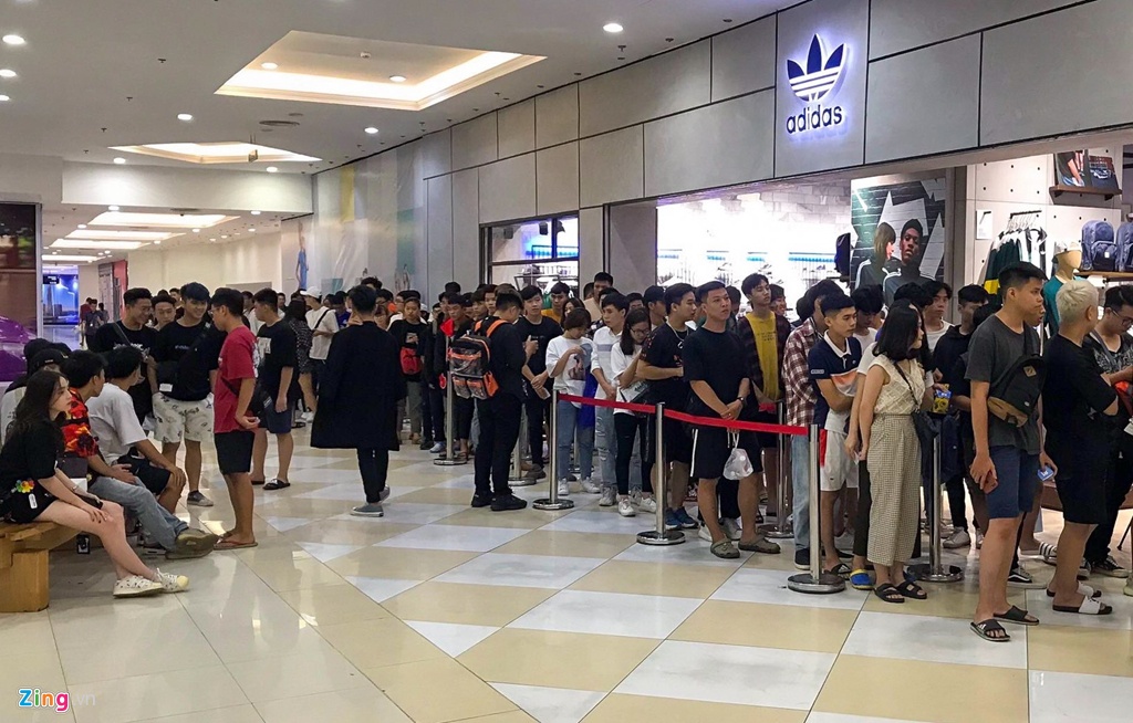 hành trình săn giày Yeezy Cloud White ảnh 5 hanh trinh san giay Yeezy Cloud White anh 5