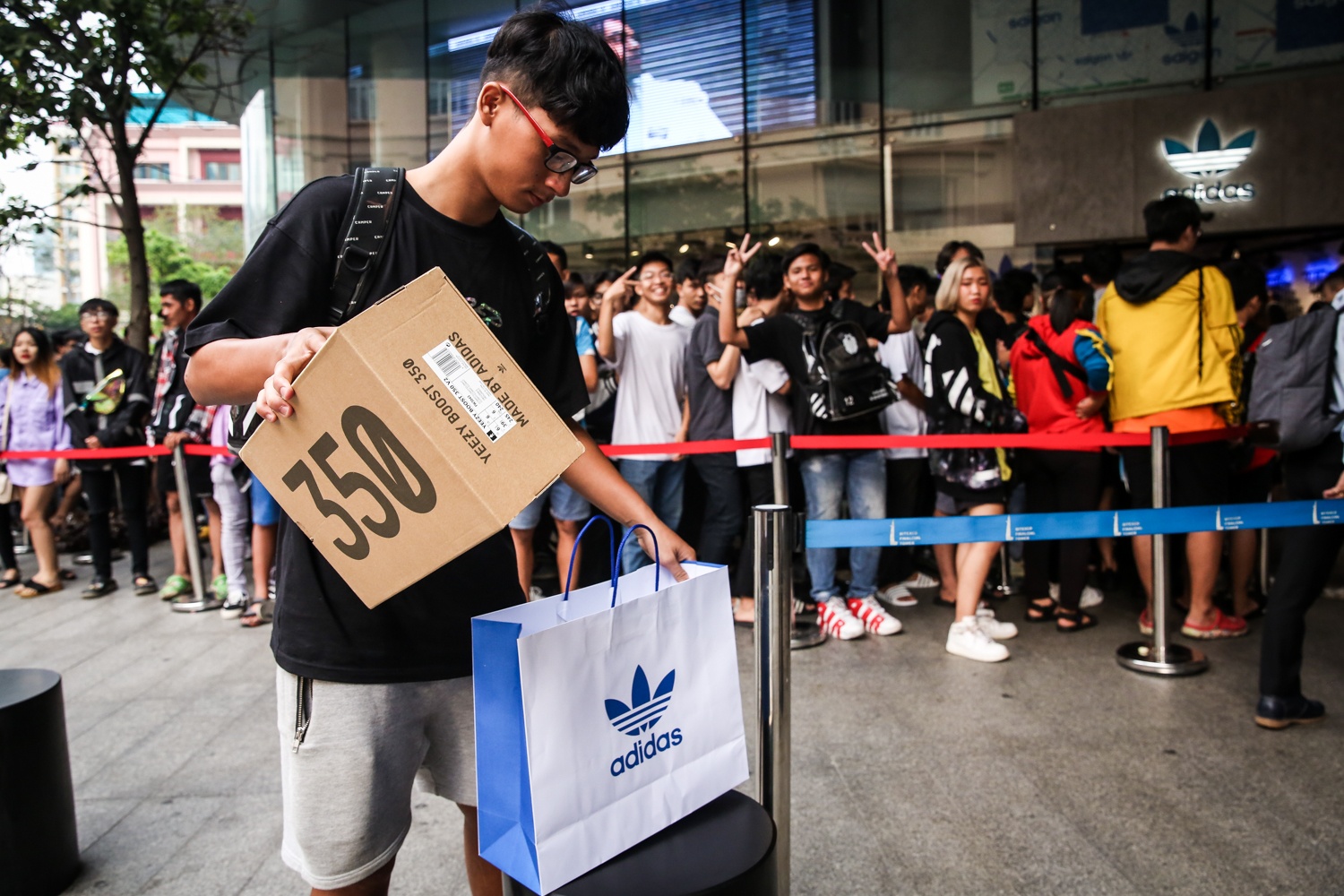 hành trình săn giày Yeezy Cloud White ảnh 9 hanh trinh san giay Yeezy Cloud White anh 9