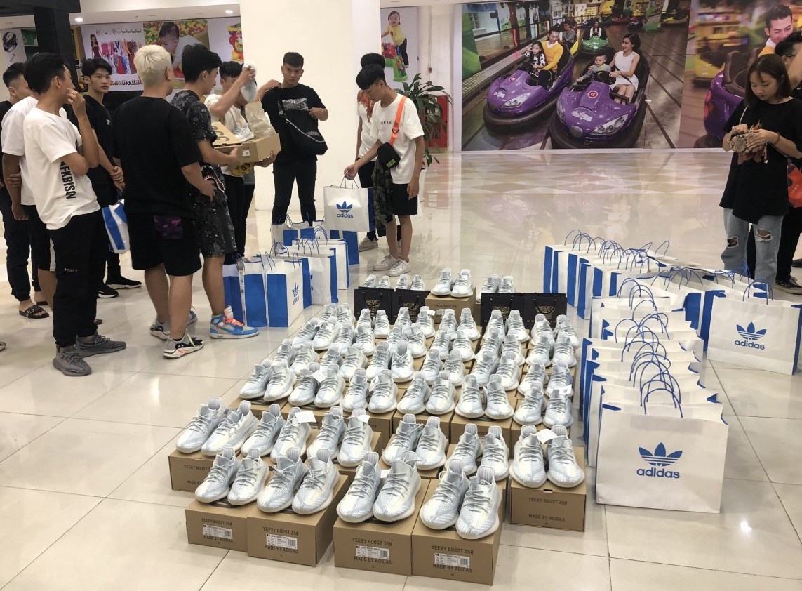 hành trình săn giày Yeezy Cloud White ảnh 6 hanh trinh san giay Yeezy Cloud White anh 6