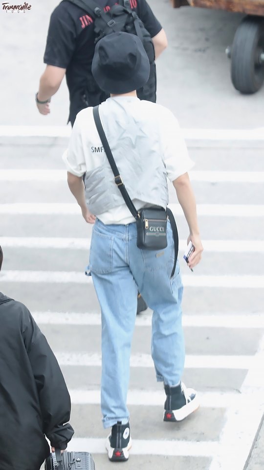 Tieu Chien mac hang hieu kem sang anh 6