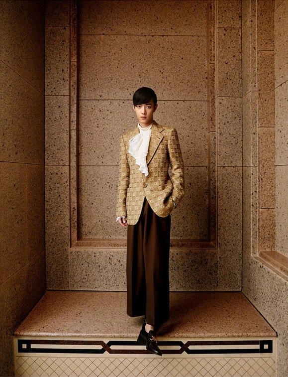 Tieu Chien mac hang hieu kem sang anh 11