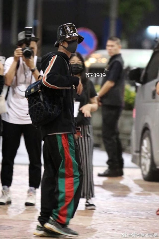 Tieu Chien mac hang hieu kem sang anh 8