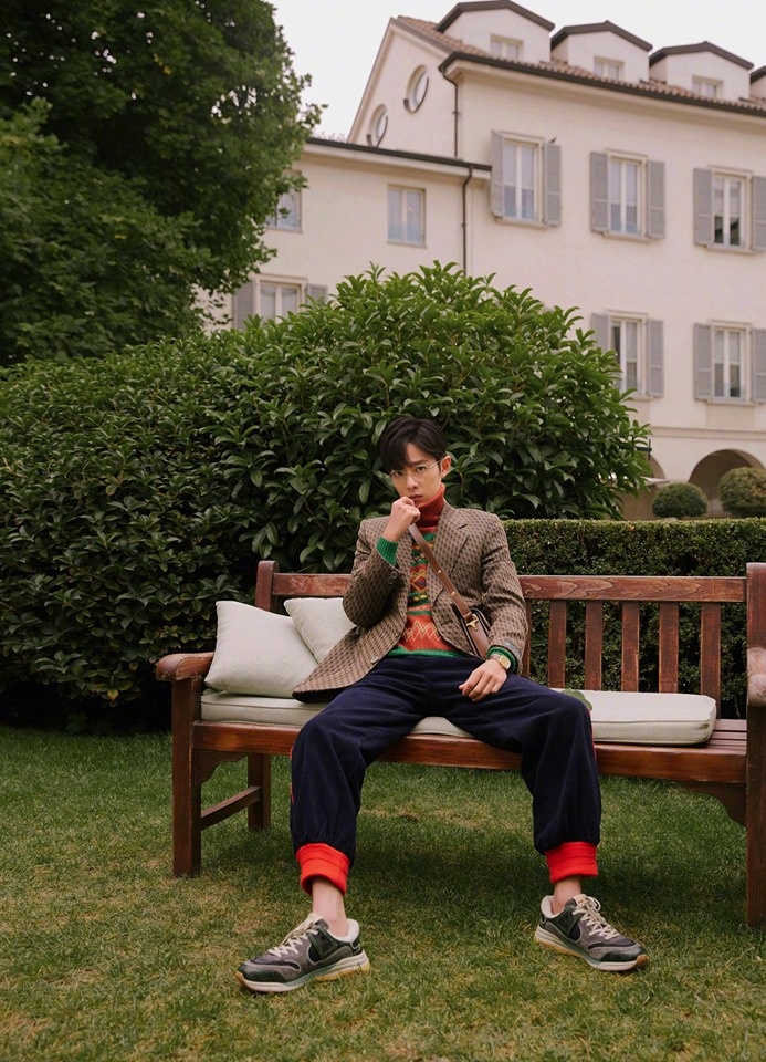 Tieu Chien mac hang hieu kem sang anh 4