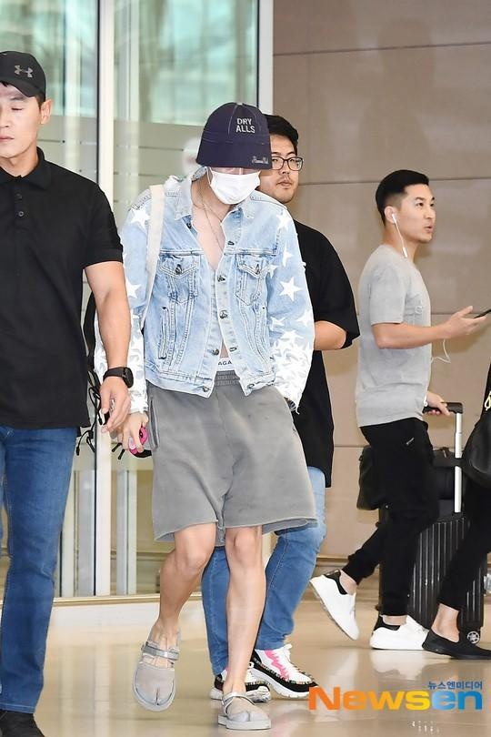 Jhope an mac khong giong ai anh 2