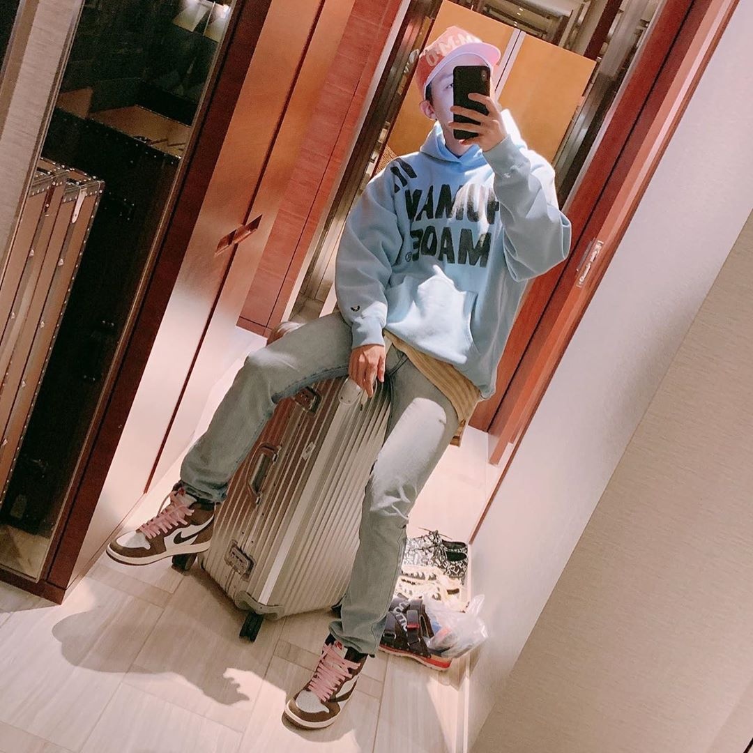 Jhope an mac khong giong ai anh 4