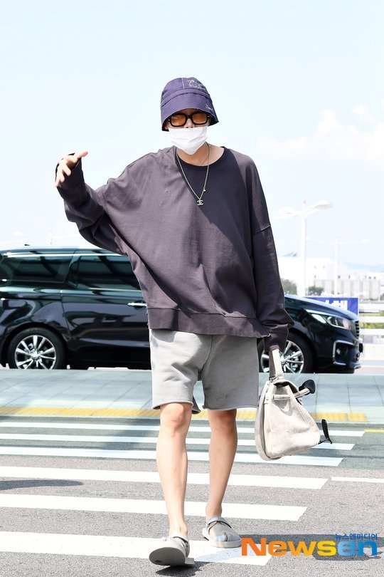 Jhope an mac khong giong ai anh 3