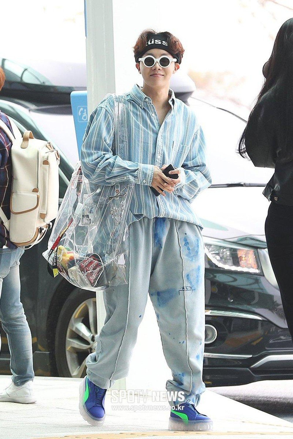 Jhope an mac khong giong ai anh 8