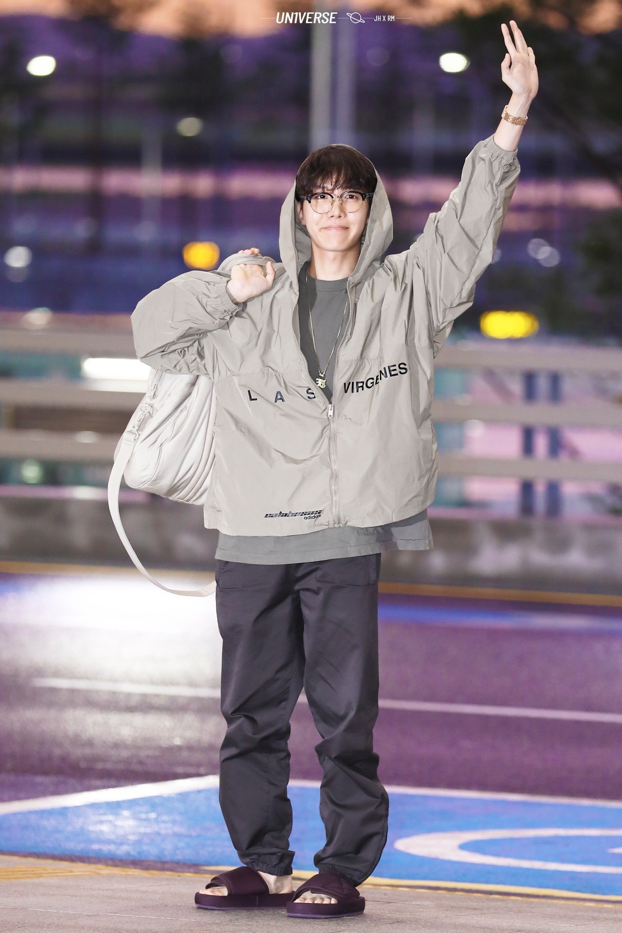 Jhope an mac khong giong ai anh 5