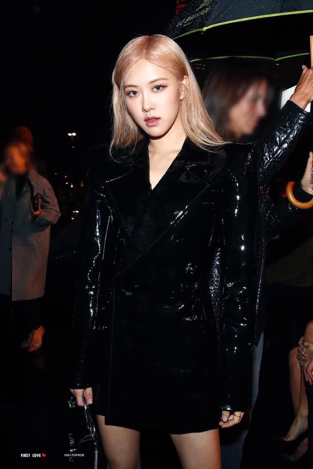 Rosé bị ném đá vì mặc áo lông thú ảnh 3 Rose bi nem da vi mac ao long thu anh 3