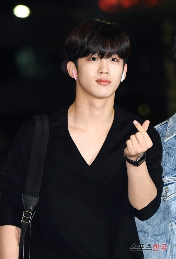 Yohan o san bay anh 2