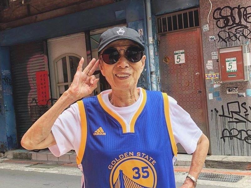 Khoanh khac doi thuong cua cu ba 91 tuoi an mac nhu gioi tre hinh anh