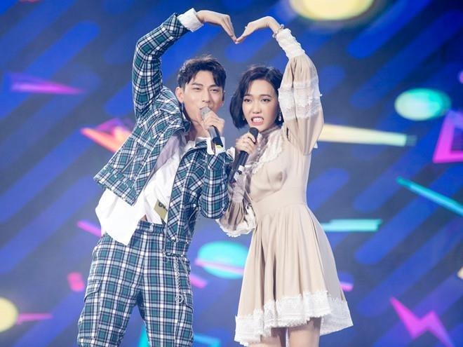 Dieu Nhi song ca 'Con mua tinh yeu' voi Isaac hinh anh