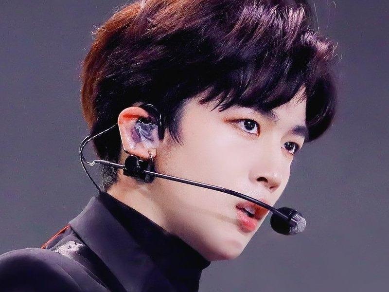 Nhom X1 trinh dien thu hut tren san khau ra mat 'Flash' hinh anh