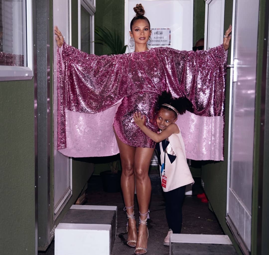 thời trang bầu của Alesha Dixon ảnh 2 thoi trang bau cua Alesha Dixon anh 2