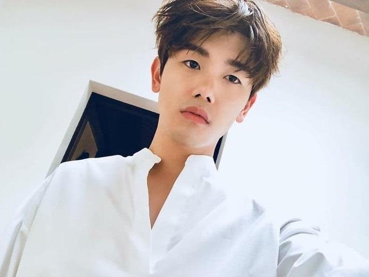 Ca si Han so huu lan da nhu em be nho cach kho ap dung voi nam gioi hinh anh