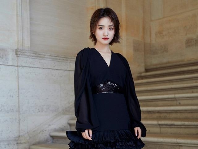 Tham Nguyet mac dep tai Phap sau nhieu lan bi che tham hoa thoi trang hinh anh