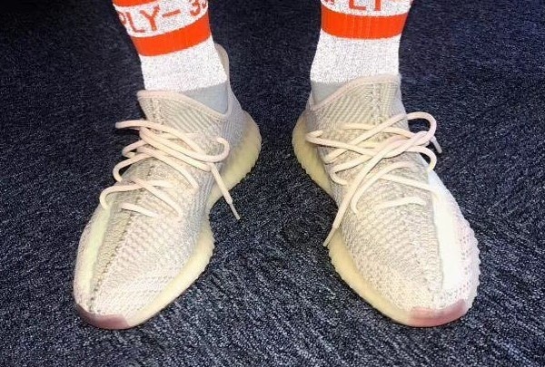 giày Yeezy mất giá ảnh 4 giay Yeezy mat gia anh 4