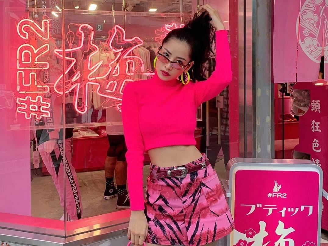 Chi Pu dien cay hong neon khoe eo thon, Sun HT mac ao khoet nguc sau hinh anh