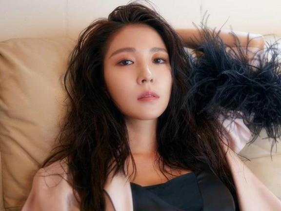 BoA van dep o tuoi 31 trong MV 'One Shot, Two Shot' hinh anh