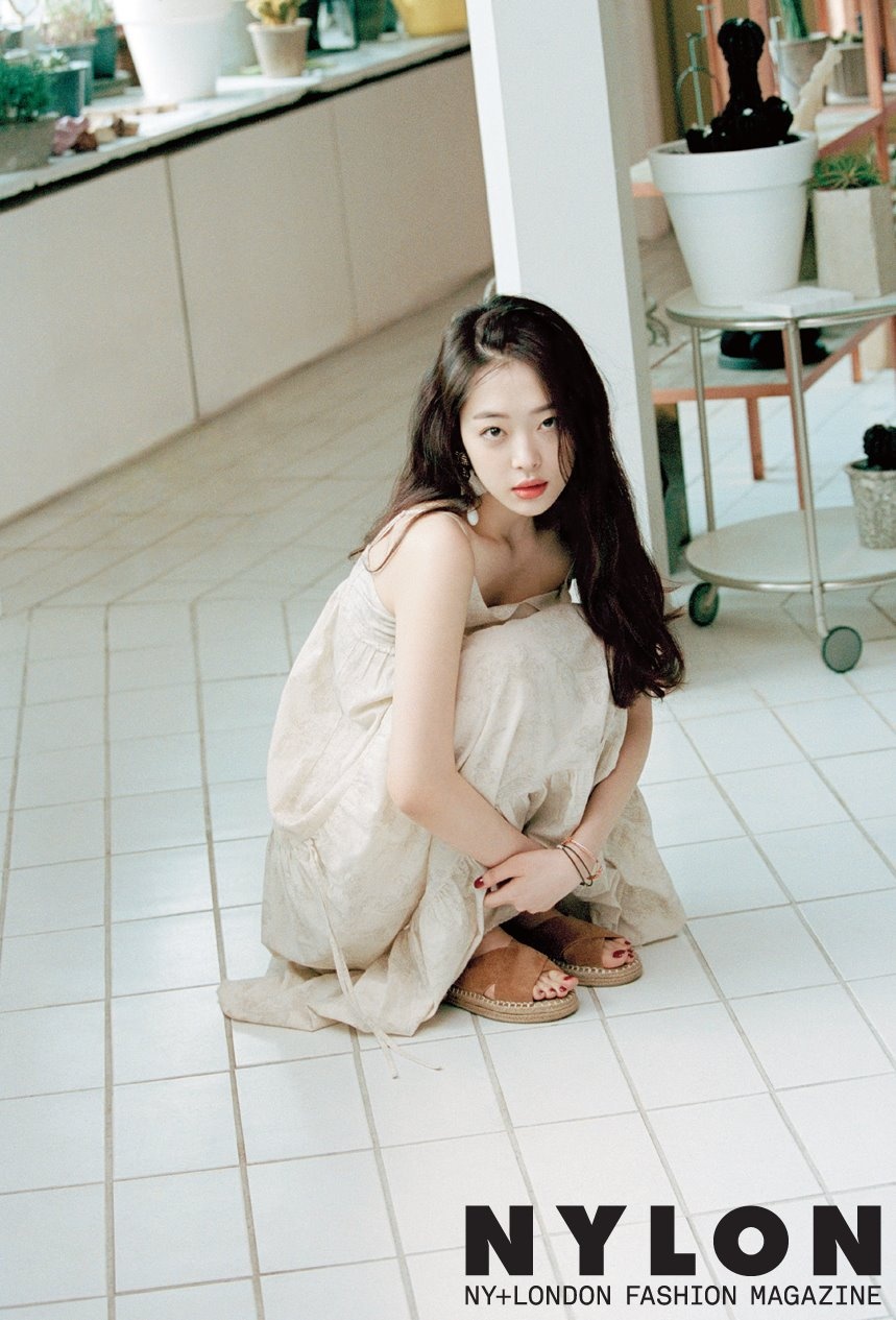 Sulli xuat hien xinh dep tren tap chi anh 10