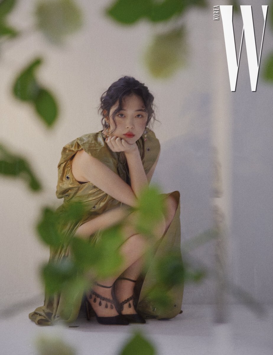 Sulli xuat hien xinh dep tren tap chi anh 1