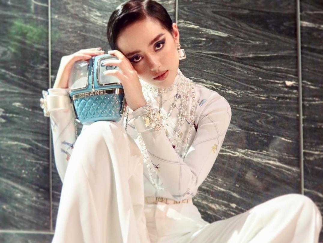 Khanh Linh khoe tui Chanel 21.500 USD, Quynh Anh Shyn mac do bo sexy hinh anh