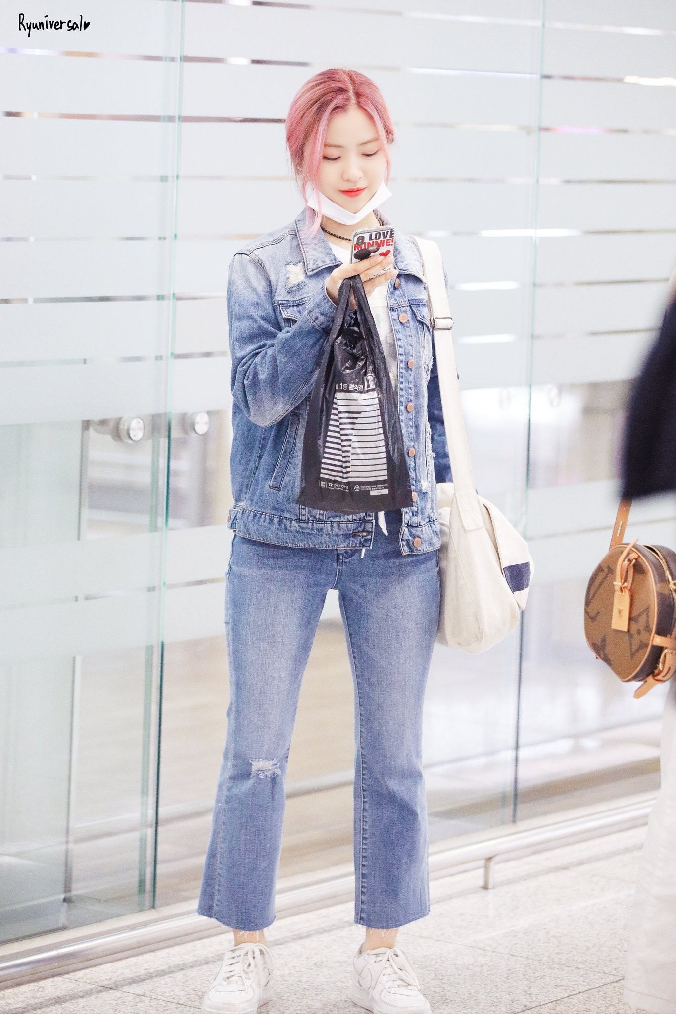 thoi trang doi thuong cua thanh vien ITZY anh 2