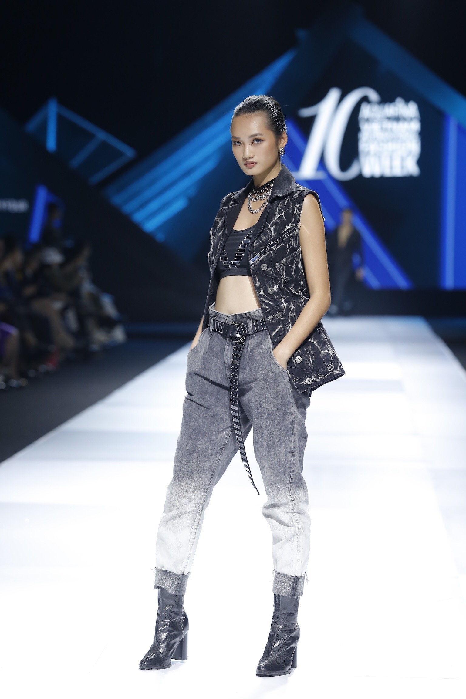 Aquafina Vietnam International Fashion Week 2019 anh 11