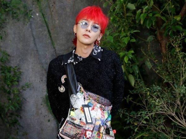 Voi style doc la, G-Dragon luon tro thanh tam diem tai fashion week hinh anh