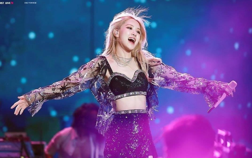 Loat vay ao dinh da lap lanh giup Rose toa sang tren san khau hinh anh