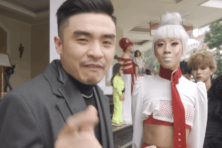 Nguoi dan Ha Noi noi gi truoc loat phong cach doc di tren pho di bo? hinh anh