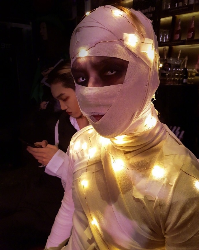 trang phục Halloween ấn tượng của idol Hàn ảnh 8 trang phuc Halloween an tuong cua idol Han anh 8