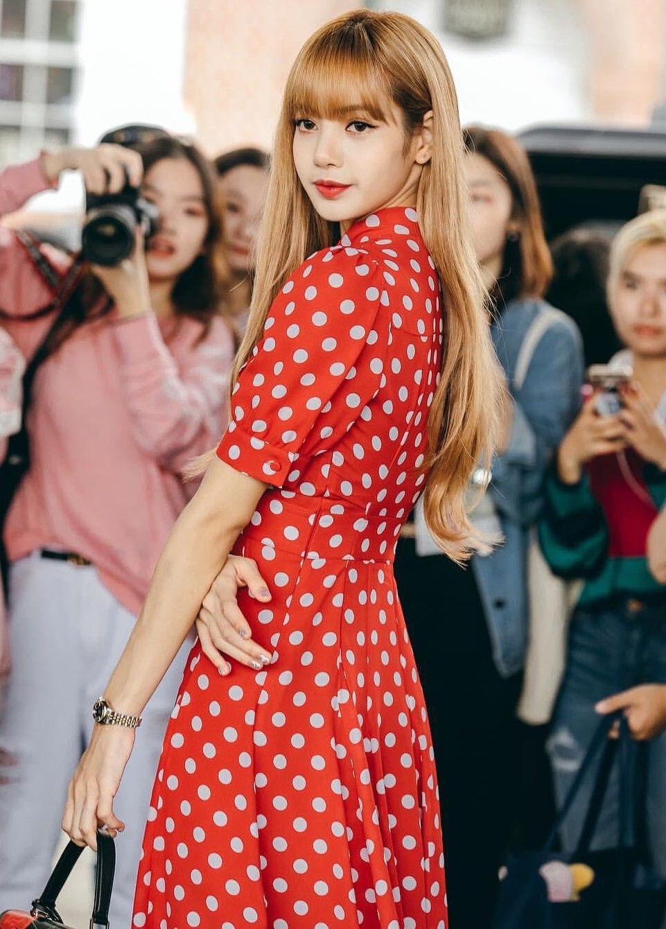 Lisa mac dep tai su kien anh 11