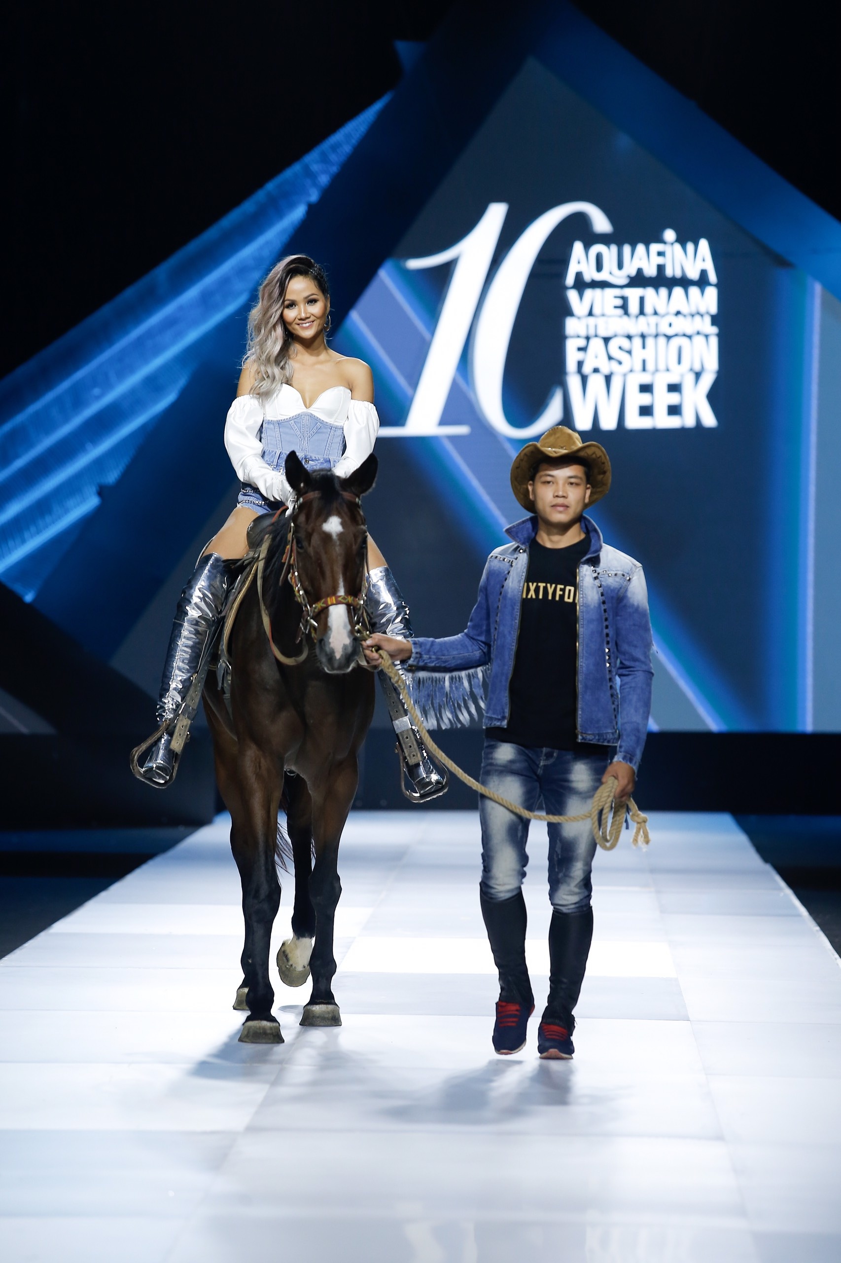 Aquafina Vietnam International Fashion Week 2019 anh 4