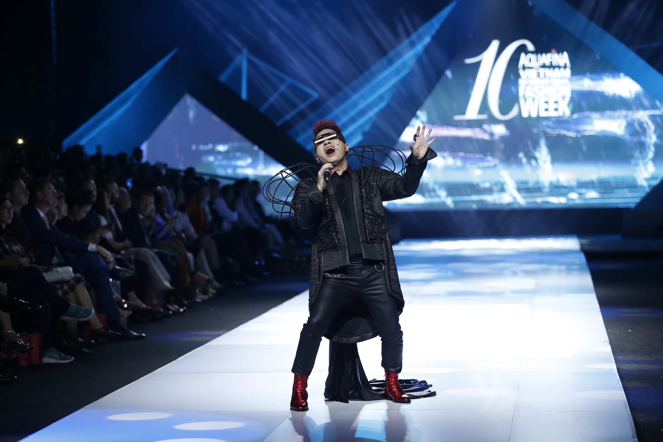 Aquafina Vietnam International Fashion Week 2019 anh 1