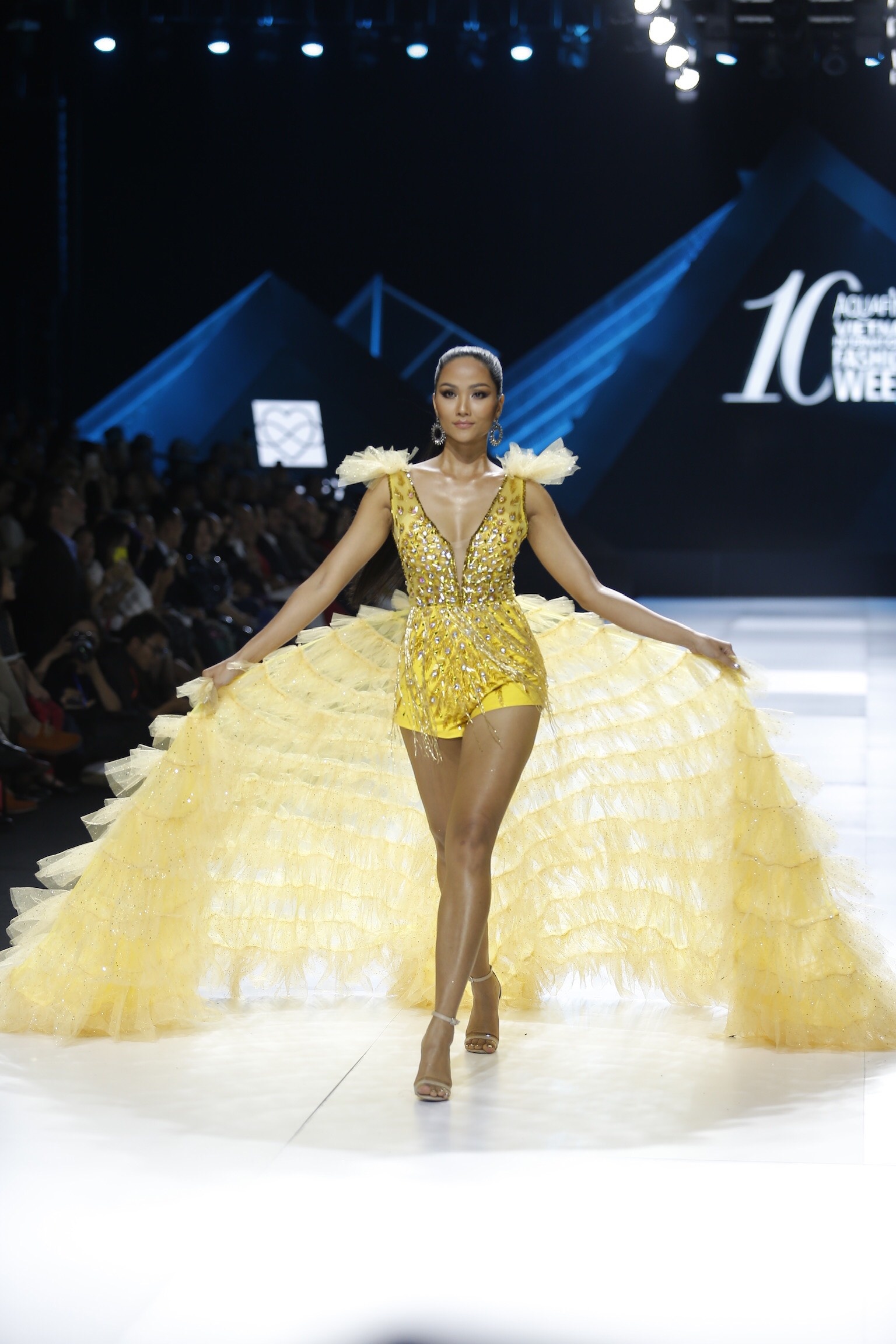 Aquafina Vietnam International Fashion Week 2019 anh 5