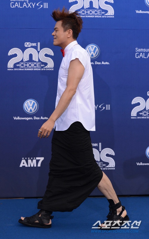 nhung sao nam mac vay anh 4