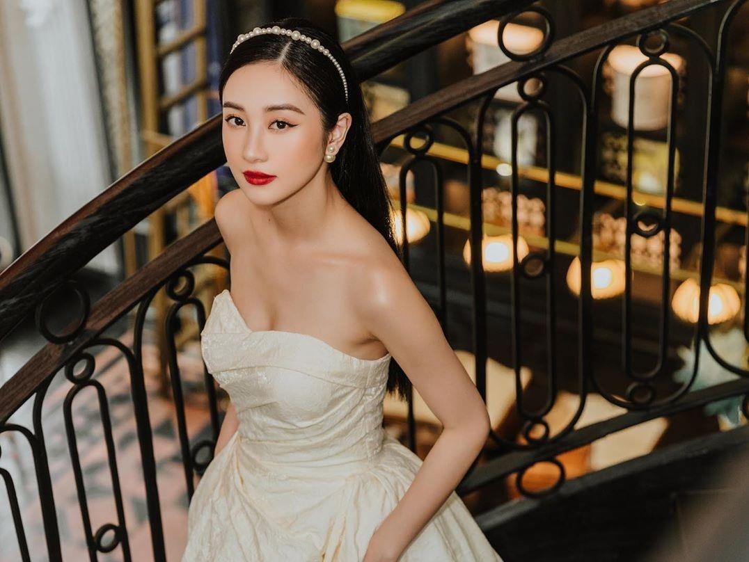 Jun Vu mac vay cup nguc cong chua, Chi Pu hoa trang thanh sieu nhan hinh anh