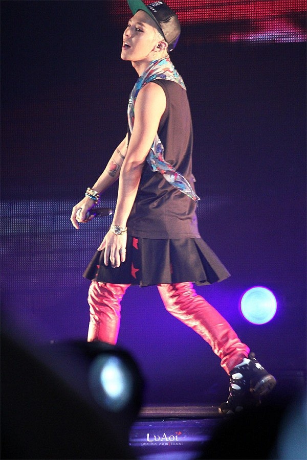 G-Dragon mac vay anh 6