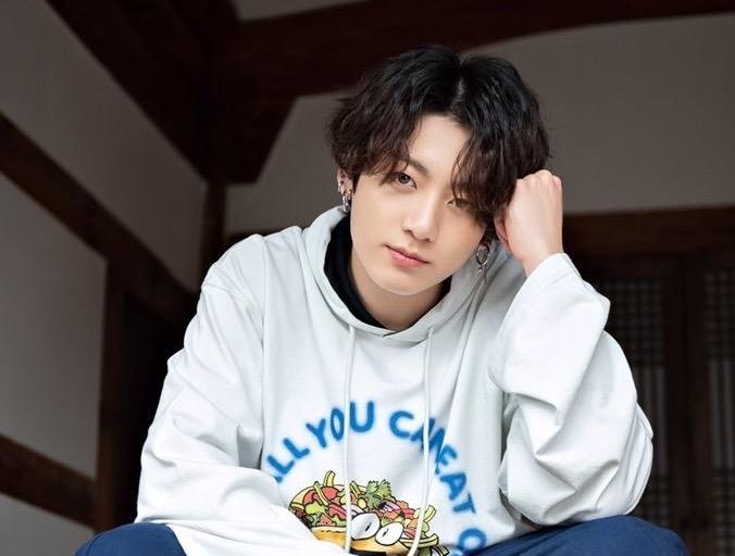 Jungkook duoc khen mac dep, tao xu huong cho gioi tre Han hinh anh