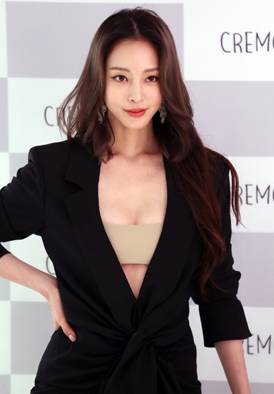 Han Ye Seul dien do xe sau di su kien anh 4