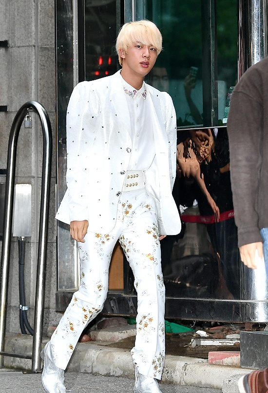 sao nam mac vest thung thinh anh 4