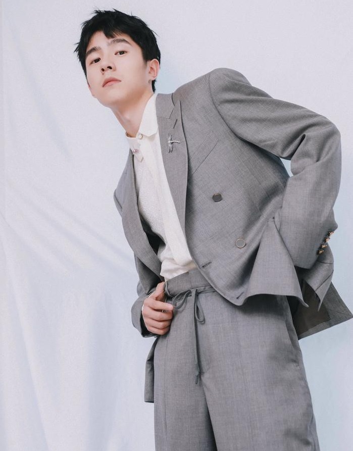 sao nam mac vest thung thinh anh 5