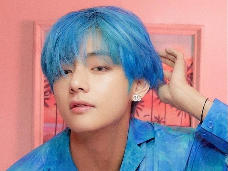 My nam BTS co so thich deo khuyen tai la mat, nu tinh hinh anh