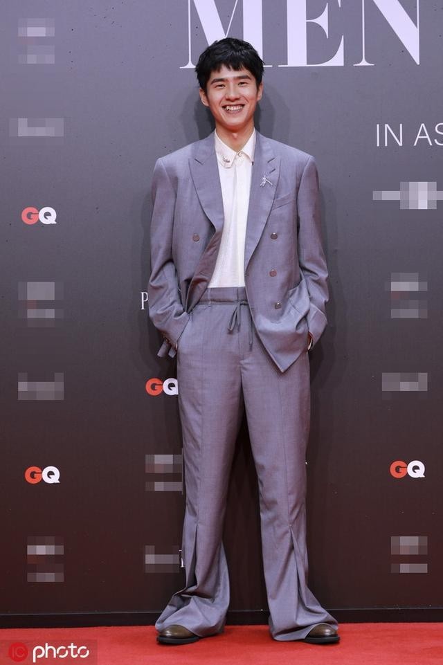 sao nam mac vest thung thinh anh 6