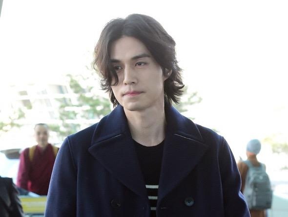 Lee Dong Wook duoc khen dep trai bat chap moi kieu toc hinh anh