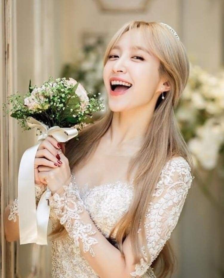 sao Kpop mac vay cuoi anh 8